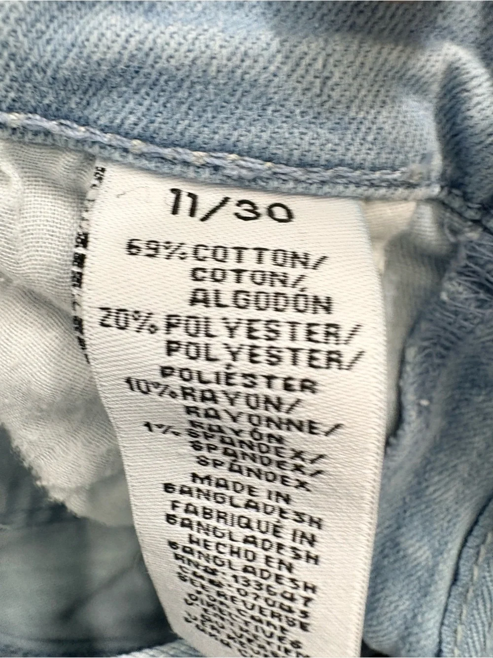 Light Wash Distressed Women’s Jeans - Unbranded